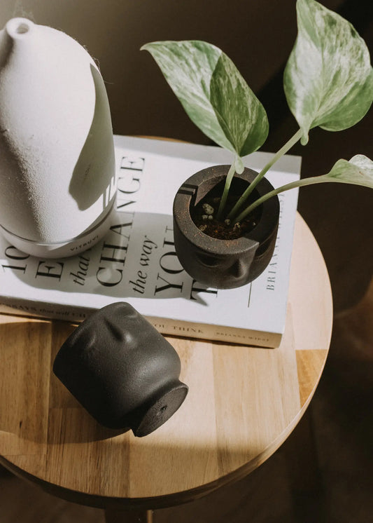 Concrete Mini Face Planter - Noir