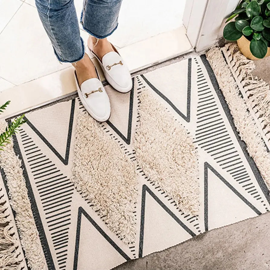 Ivory Diamond Woven Tassel Rug