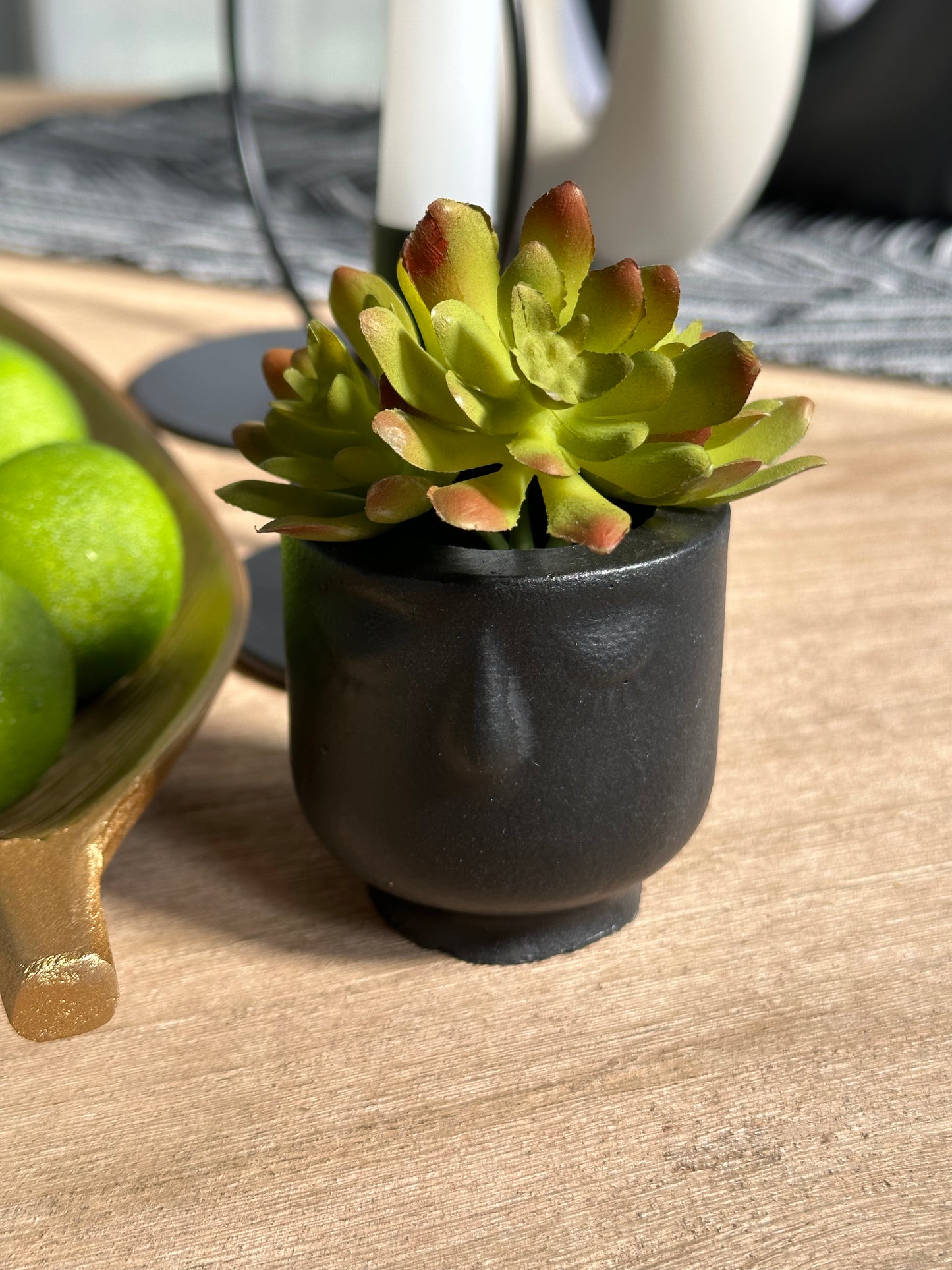 Concrete Mini Face Planter - Noir